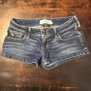 Abercrombie & Fitch Dark Wash, Low Rise, Shorts in Size 14